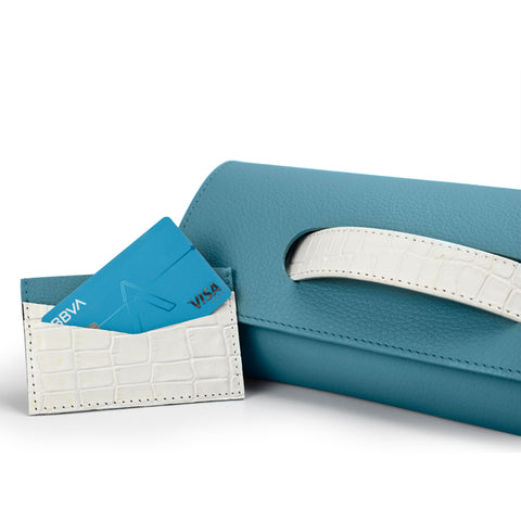 Bolsa clutch y tarjetero con textura cocodrilo