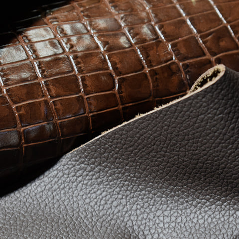 piel genuina con textura cocodrilo