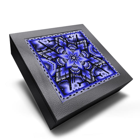 A+A Caja cuadrada grande con huichol - Koon Artesanos