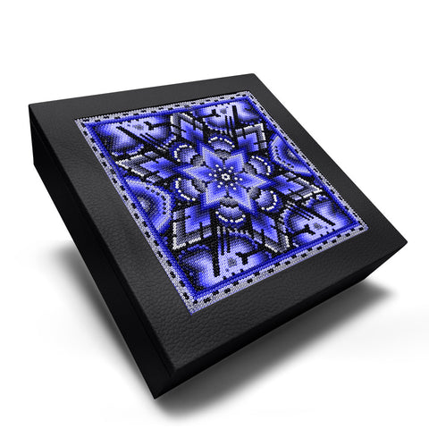 A+A Caja cuadrada grande con huichol - Koon Artesanos